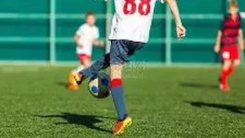 激战半场，申花0-2不敌神户，井手口阳介、山川哲史双响，阿苏埃中框神作再现！