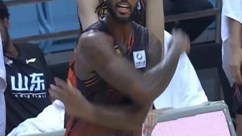 中国14岁男篮新星身高2米11，曾凡博成周琦模板新秀