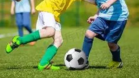 曼城对阵水晶宫握手言和，德布劳内与坎塞洛射门击中横梁，瓜迪奥拉坚持未换人